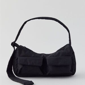 Urban Outfitters BAGGU Stylish Black Shoulder Bag POCKETS and Zipper closure